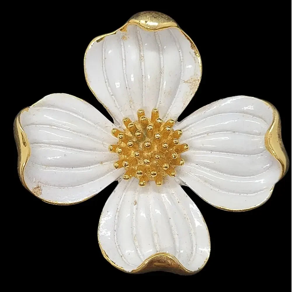 Charming Trifari Dogwood Pin Gold Tone White Enamel Cottagecore Chic‎ Accents